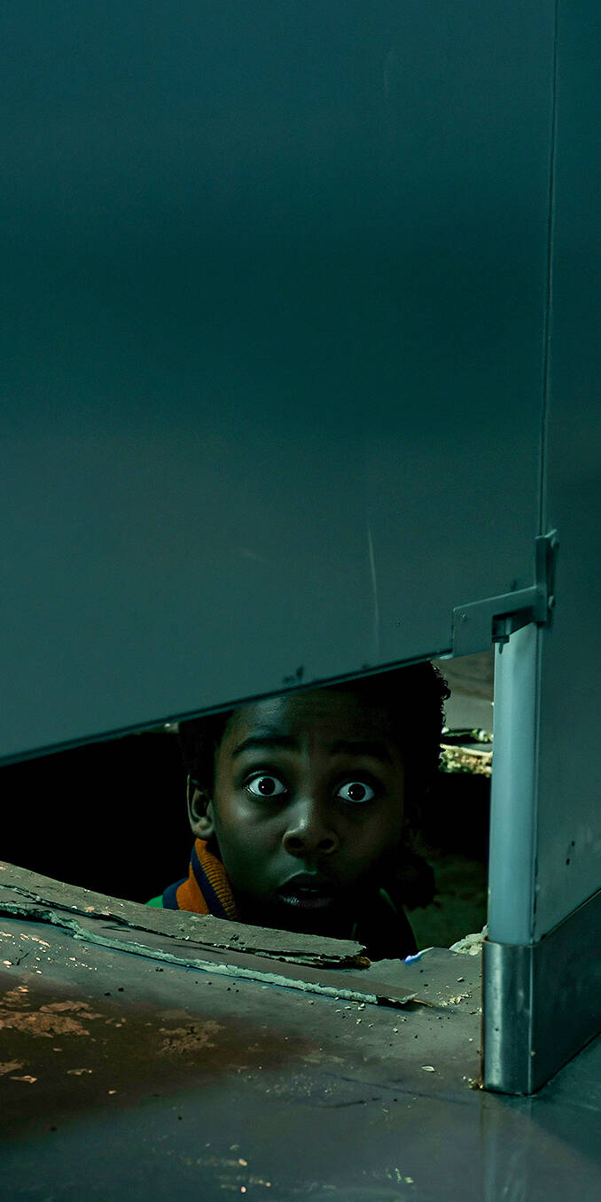 A tense and dramatic 4K wallpaper featuring Lucas Sinclair (Caleb McLaughlin) in a moment of peril. His eyes are wide with fear as he peers out from a dark, enclosed space, suggesting a classic hide-and-seek scenario against the horrors of the Upside Down. The dark, claustrophobic atmosphere makes for an intense mobile background. | netflix actor iphone hd stranger things series scifi hiding android stranger things 5 gaze 4KWallpaper TVShow StrangerThings LucasSinclair CalebMcLaughlin Fearful peekaboo DarkRoom background intense A tense and dramatic 4K wallpaper featuring Lucas Sinclair (Caleb McLaughlin) in a moment of peril. His eyes are wide with fear as he peers out from a dark, enclosed space, suggesting a classic hide-and-seek scenario against the horrors of the Upside Down. The dark, claustrophobic atmosphere makes for an intense mobile background.