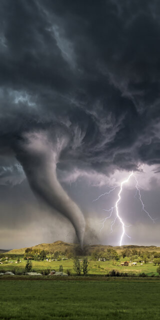 Twisting Tornado Storm Wallpaper
