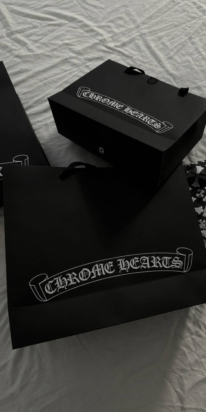 Sleek black Chrome Hearts shopping bags lay artfully arranged on a textured white surface in this premium 4K wallpaper, making an exclusive statement. This opulent wallpaper is perfect for any luxury enthusiast's iPhone. | aesthetic dark brand iphone luxury wallpaper fashion chrome hearts mobile 4k wallpaper hd wallpaper shopping Sleek black Chrome Hearts shopping bags lay artfully arranged on a textured white surface in this premium 4K wallpaper, making an exclusive statement. This opulent wallpaper is perfect for any luxury enthusiast's iPhone.