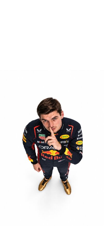 Witness Formula 1's top three drivers
GÇöMax Verstappen with a playful 'shhh' gesture, Fernando Alonso in a confident pose, and Lewis Hamilton with hands clasped
GÇökaptured in this seamless 4K matching wallpaper. Designed to span multiple iPhone screens, this exceptional F1 drivers wallpaper set beautifully showcases each legend in their iconic racing suits against a stark white background.