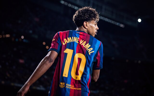The iconic Barcelona number 10 jersey, worn by Lamine Yamal, is central in this captivating 4K wallpaper, featuring his distinct curly hair against a dark stadium backdrop. This exclusive MacOS wallpaper showcases the young talent's back, reflecting the intense atmosphere of a match. | sports football stadium barcelona wallpaper macos lamine yamal fc barcelona 4k wallpaper hd wallpaper macbook imac The iconic Barcelona number 10 jersey, worn by Lamine Yamal, is central in this captivating 4K wallpaper, featuring his distinct curly hair against a dark stadium backdrop. This exclusive MacOS wallpaper showcases the young talent's back, reflecting the intense atmosphere of a match.