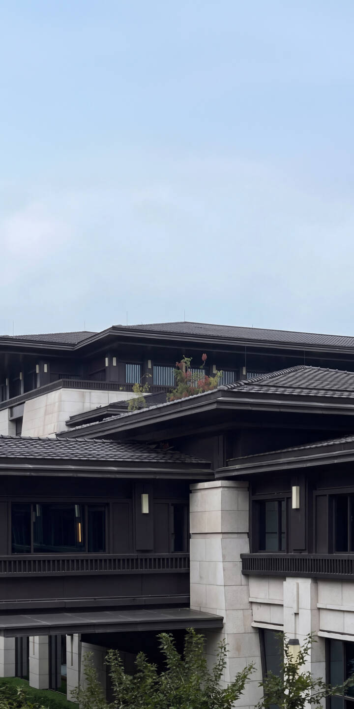 The striking dark, layered roofs and contrasting light stone pillars define this elegant 4K architecture wallpaper, offering a sophisticated look perfect for your iPhone. This modern building wallpaper features intricate wooden detailing under a clear blue sky. | aesthetic architecture iphone wallpaper mobile 4k wallpaper hd wallpaper modern building exterior dark facade layered roofs urban design The striking dark, layered roofs and contrasting light stone pillars define this elegant 4K architecture wallpaper, offering a sophisticated look perfect for your iPhone. This modern building wallpaper features intricate wooden detailing under a clear blue sky.