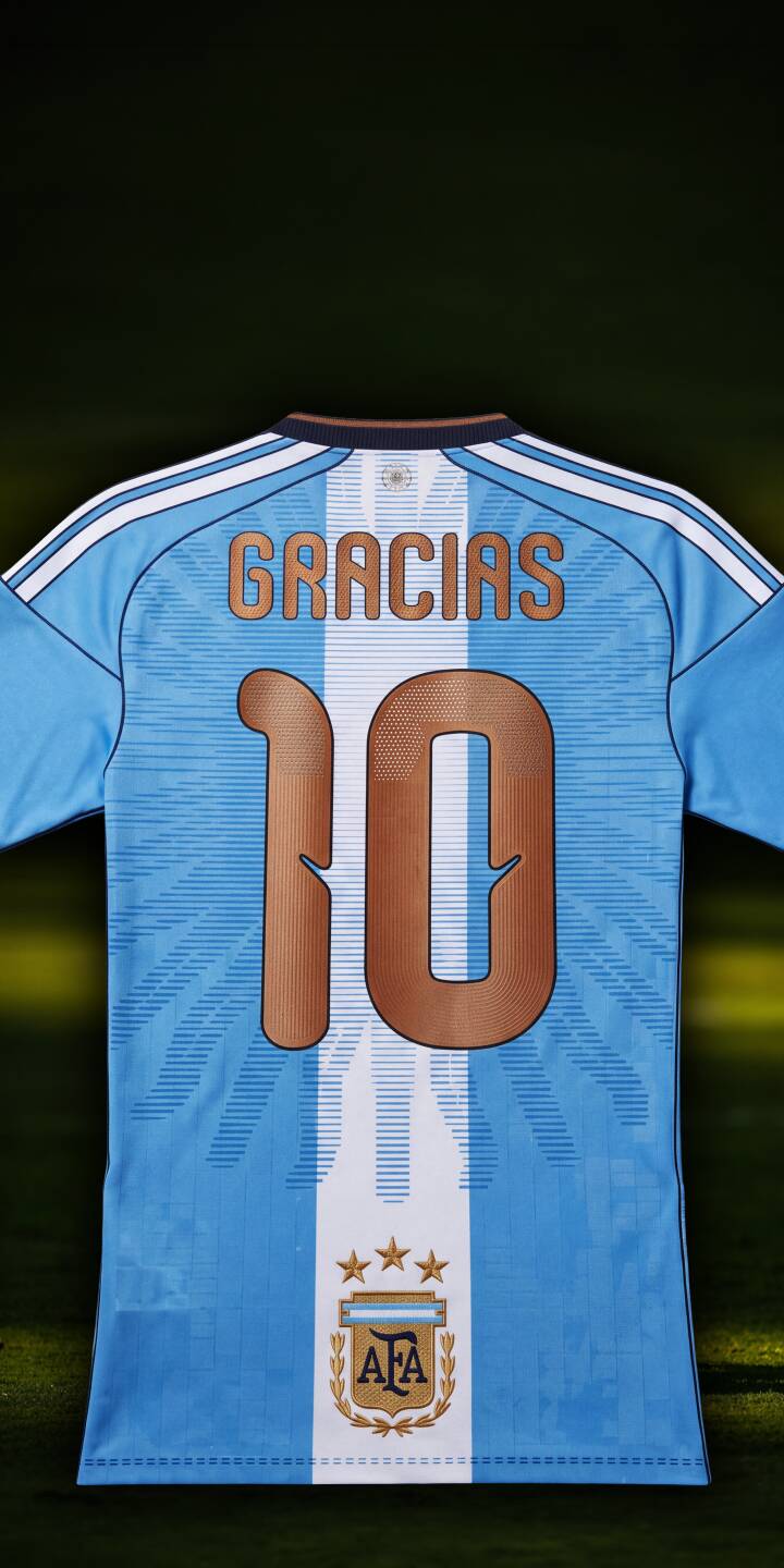 The shimmering bronze 'GRACIAS 10' message is prominently displayed on the iconic light blue and white Argentina national jersey, a striking 4K wallpaper perfect for your iPhone. This high-detail wallpaper celebrates the sport with the AFA logo and three championship stars. | football iphone messi argentina soccer wallpaper jersey mobile 4k wallpaper hd wallpaper number 10 tribute The shimmering bronze 'GRACIAS 10' message is prominently displayed on the iconic light blue and white Argentina national jersey, a striking 4K wallpaper perfect for your iPhone. This high-detail wallpaper celebrates the sport with the AFA logo and three championship stars.